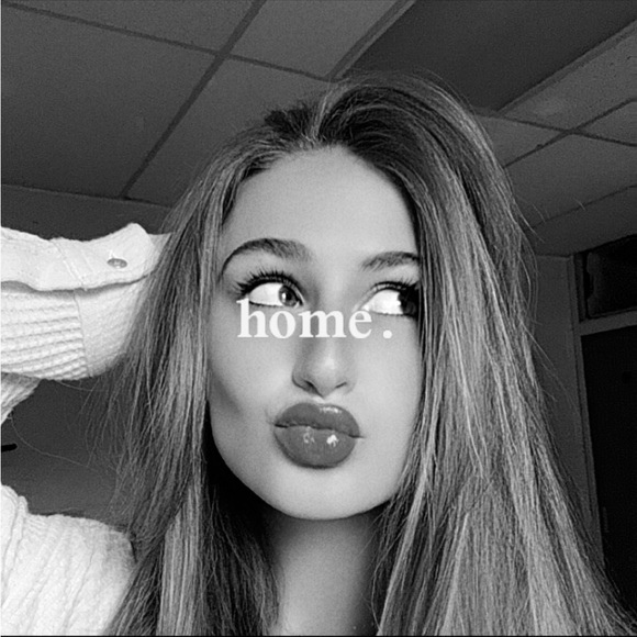 Meet your Posher, Bree - Picture 1 of 2